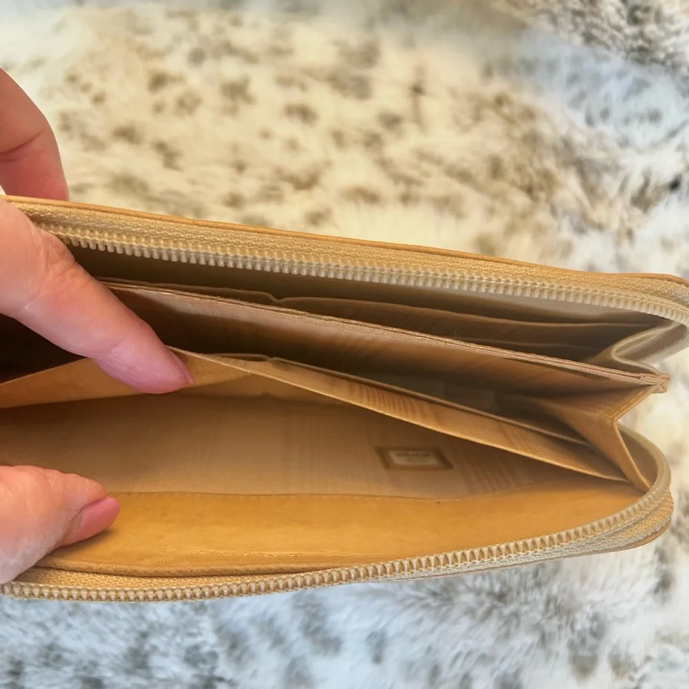 Chanel Caviar Zippy Wallet
